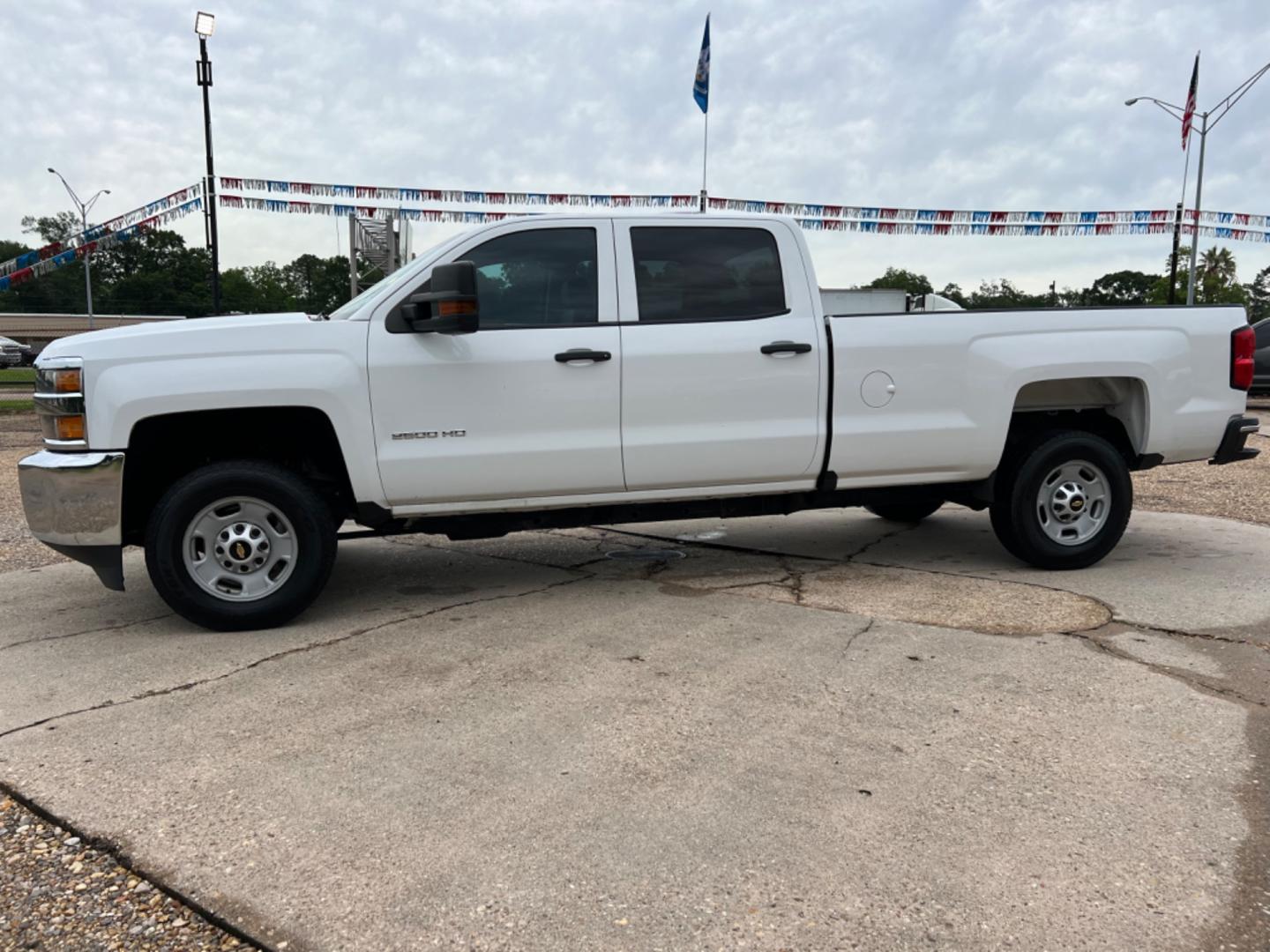 2018 White /Gray Chevrolet Silverado 2500HD (1GC1CUEG3JF) with an 6.0L V8 engine, Automatic transmission, located at 4520 Airline Hwy, Baton Rouge, LA, 70805, (225) 357-1497, 30.509325, -91.145432 - 2018 Chevrolet Silverado 2500HD Crew Cab 8Ft Bed ***One Owner & No Accidents*** 6.0 V8 Gas, 2WD, 212K Miles, Power Windows, Locks & Mirrors, Tow Pkg. FOR INFO PLEASE CONTACT JEFF AT 225 357-1497 CHECK OUT OUR A+ RATING WITH THE BETTER BUSINESS BUREAU WE HAVE BEEN A FAMILY OWNED AND OPERATED BUSINE - Photo#1